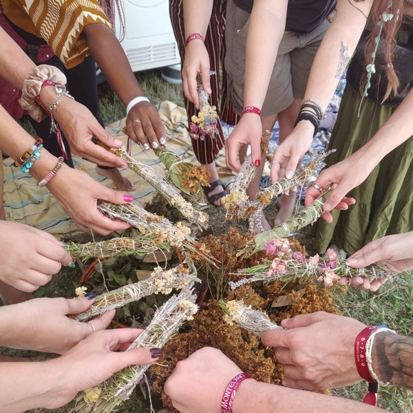 Crea il tuo smudge rituale per fumigazione, tra racconti ed usi nella tradizione magica