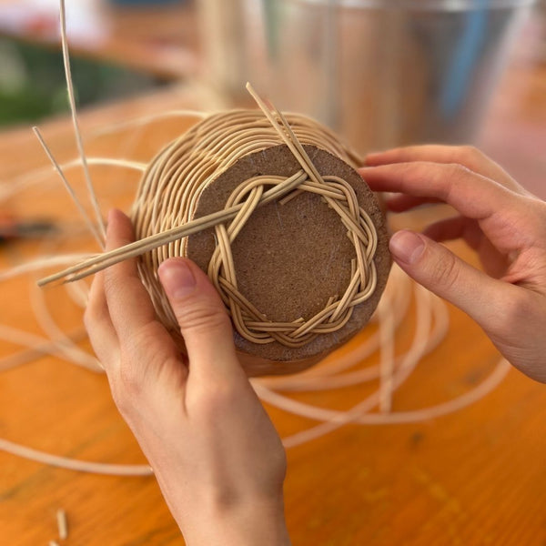 Intreccio di midollino: creatività e tecnica per le tue creazioni con sottili filamenti di legno